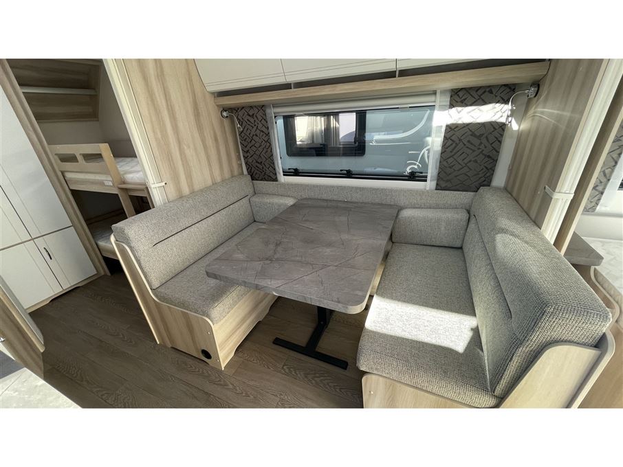 Hobby De Luxe 545 KMF